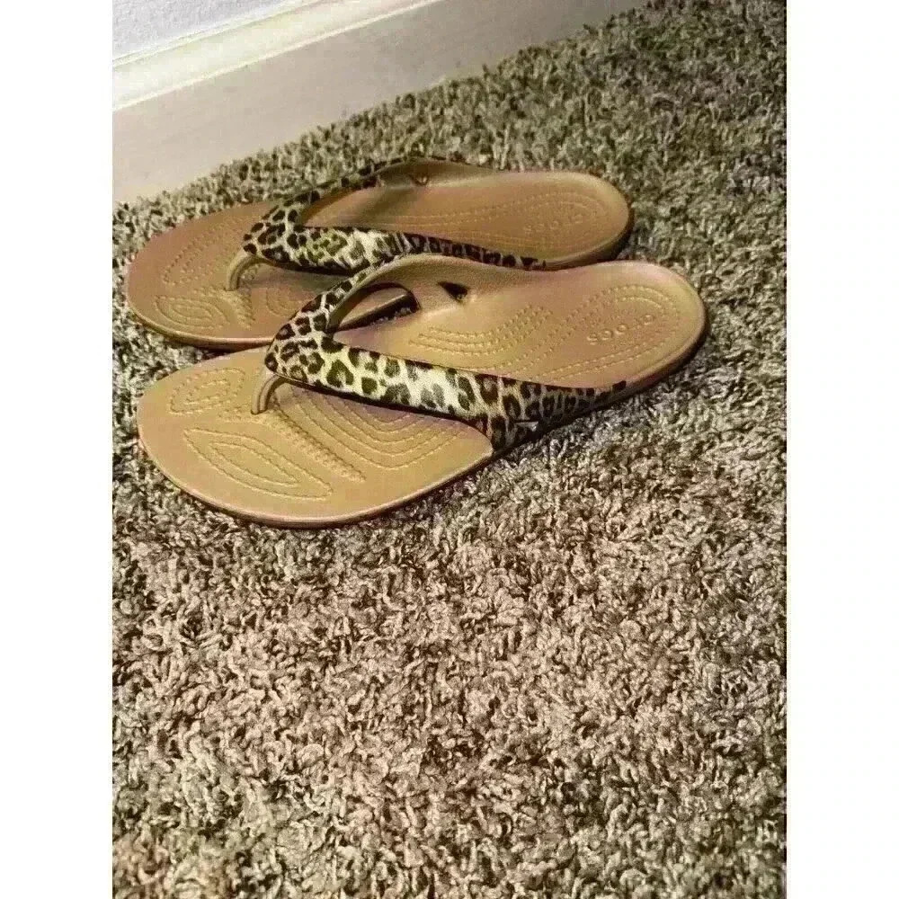 Crocs Kadee II Tan Leopard Print Slip On Flip Flop Thong Sandals Womens Size 7 W - Picture 3 of 4